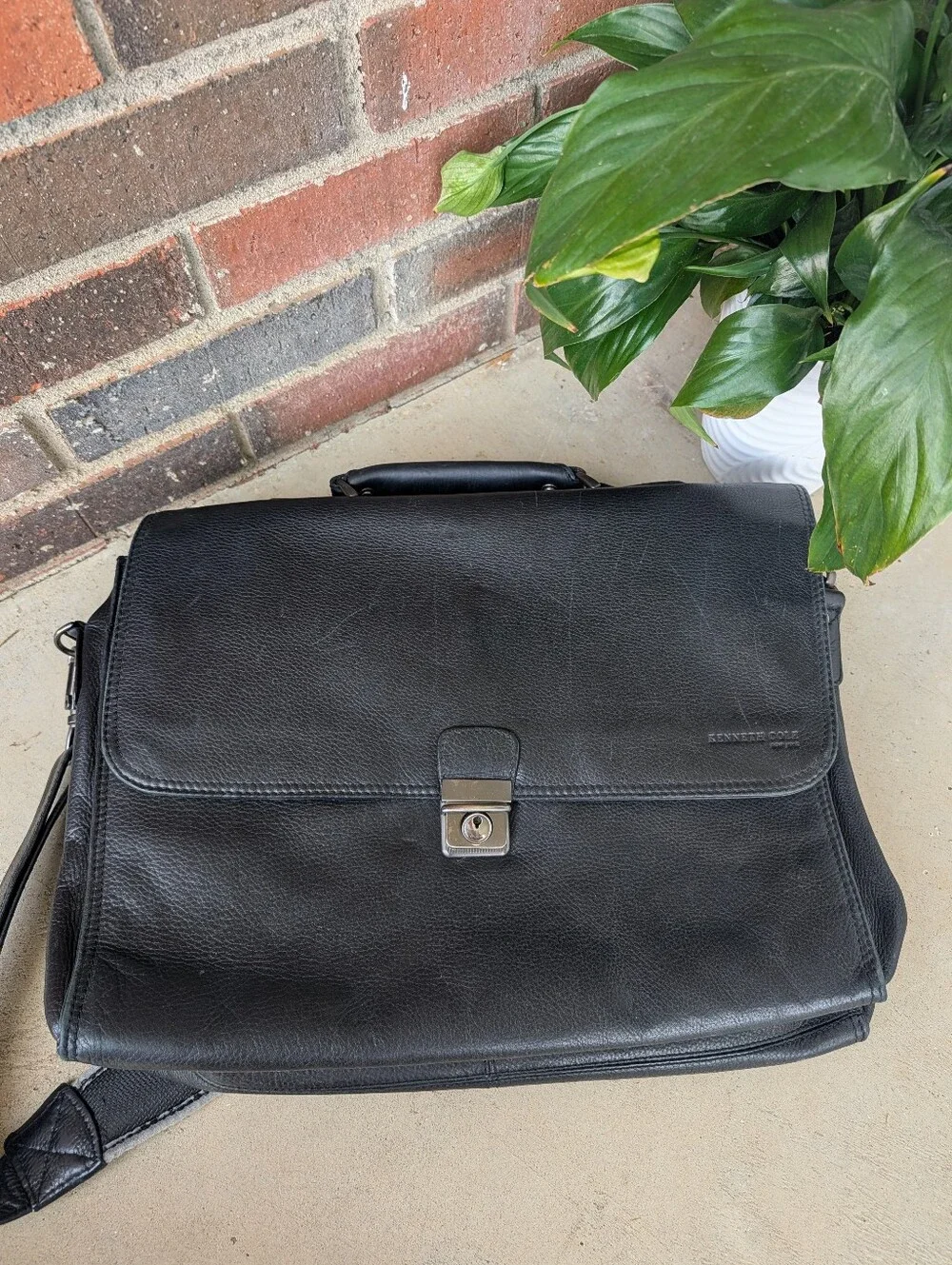 Vintage Y2K Kenneth Cole Pebble Leather Messenger Briefcase Crossbody, Black